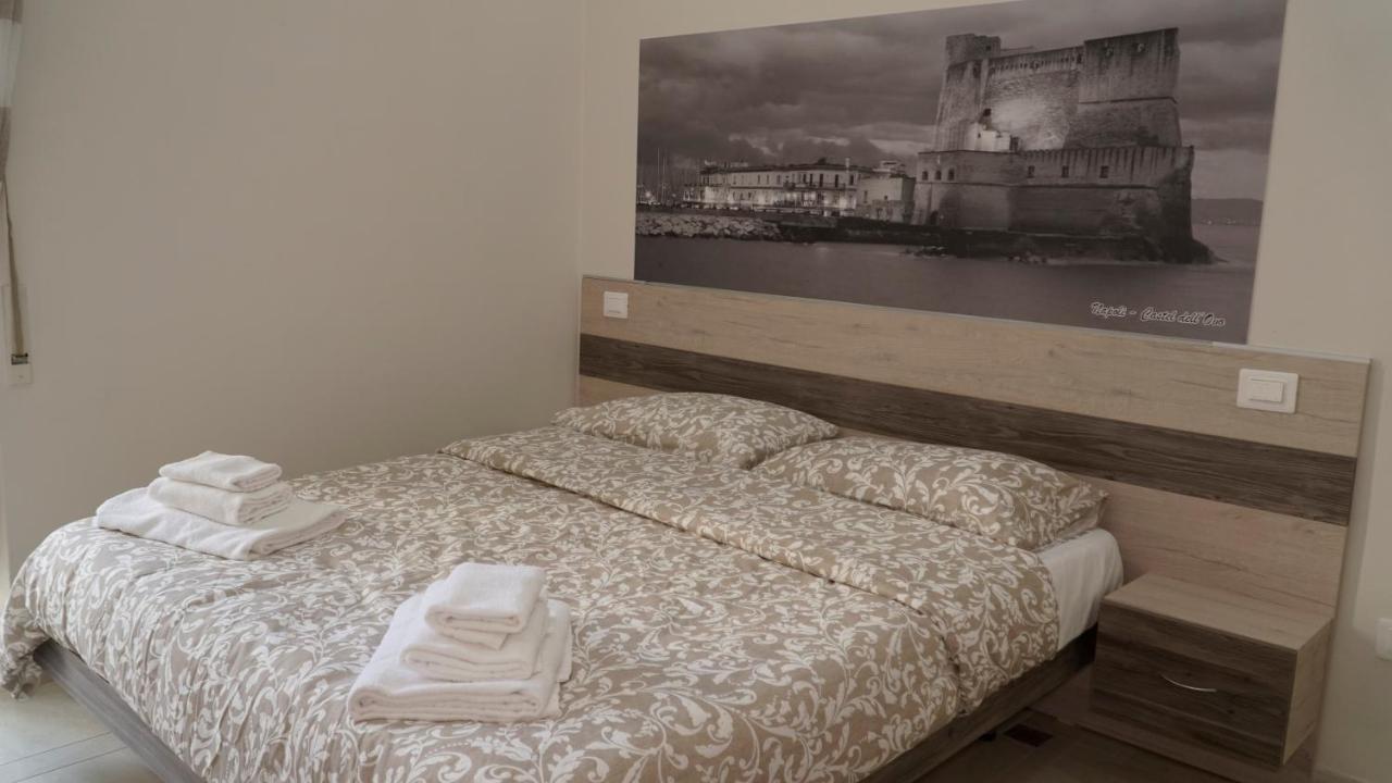 נאפולי Donna Vicenza Bed & Breakfast מראה חיצוני תמונה