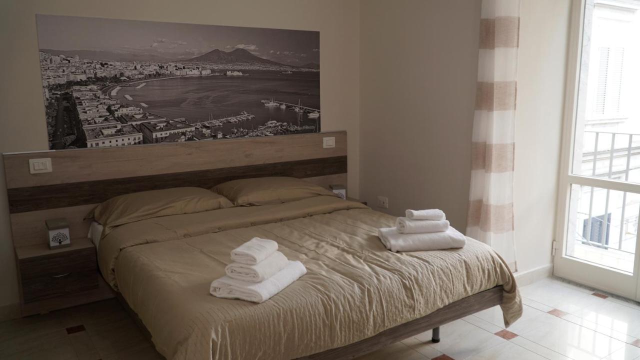 נאפולי Donna Vicenza Bed & Breakfast מראה חיצוני תמונה