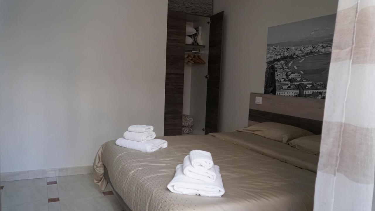 נאפולי Donna Vicenza Bed & Breakfast מראה חיצוני תמונה