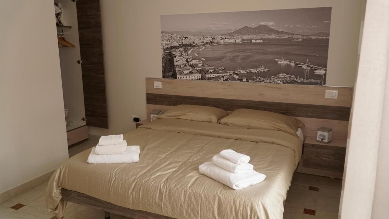 נאפולי Donna Vicenza Bed & Breakfast מראה חיצוני תמונה