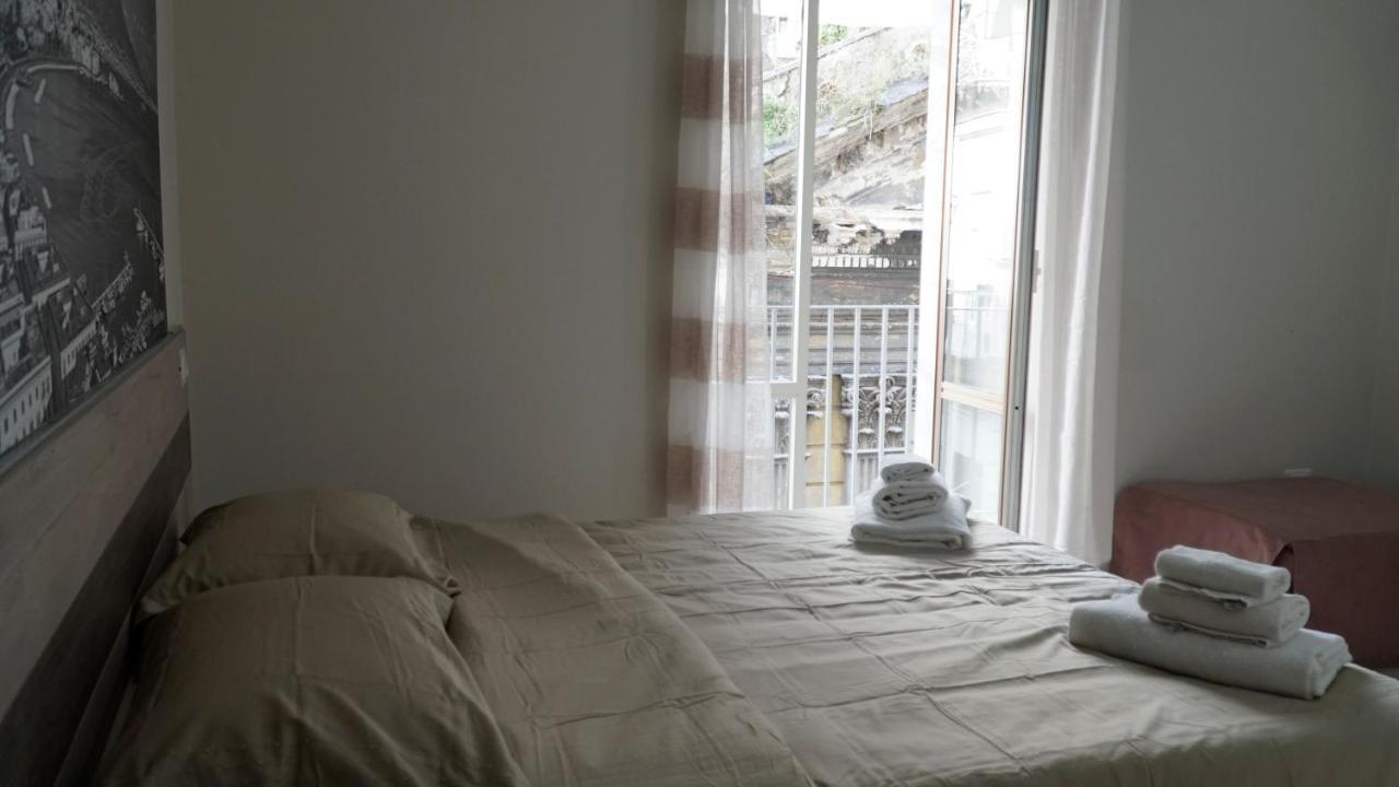 נאפולי Donna Vicenza Bed & Breakfast מראה חיצוני תמונה