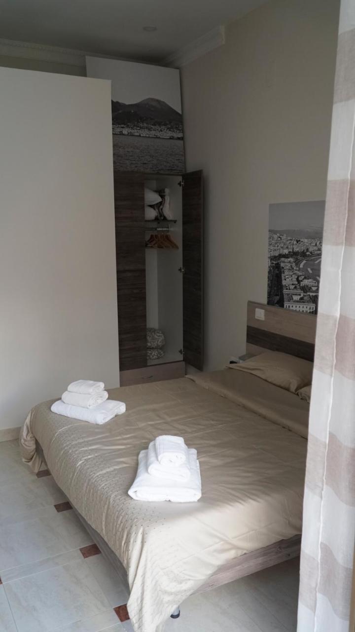 נאפולי Donna Vicenza Bed & Breakfast מראה חיצוני תמונה